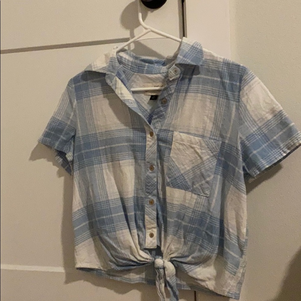Blue and White plaid shirt!! Worn on a few times!!